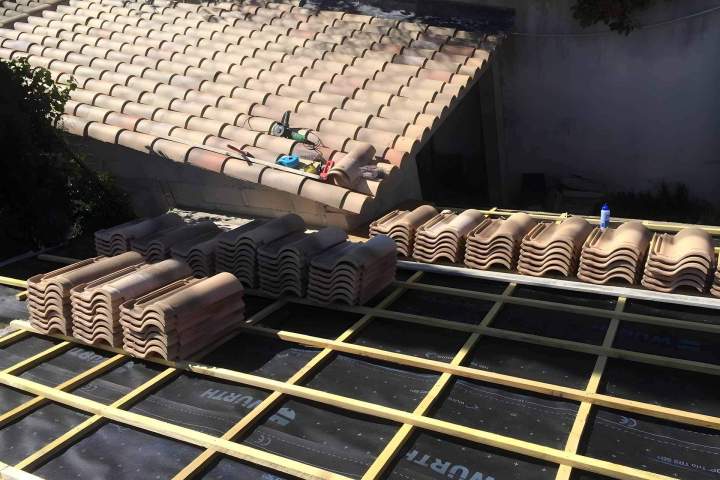 Pose de couverture de toit Remoulins